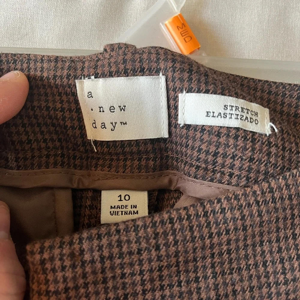 Brown dress pants size 10 - Picture 3 of 3